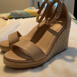 Catherine Malandrino 6.5 Nude Wedge Sandal